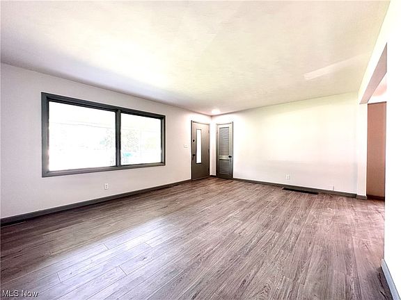 4th image of 5924 Pat Ann Dr NW