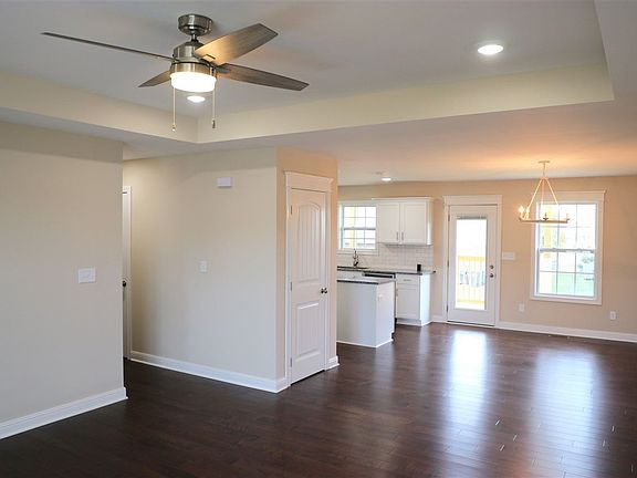 5th image of 346 Claiborne Cir