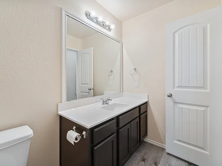 724 Liberty Valley Dr — Photo 16