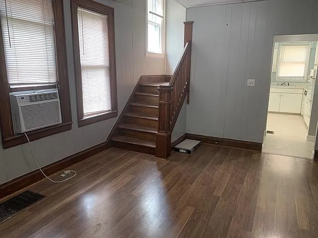 3 bed, 1305 sqft, $1,449 — Photo 2