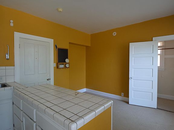 4th image of 939 N Washington St APT 3