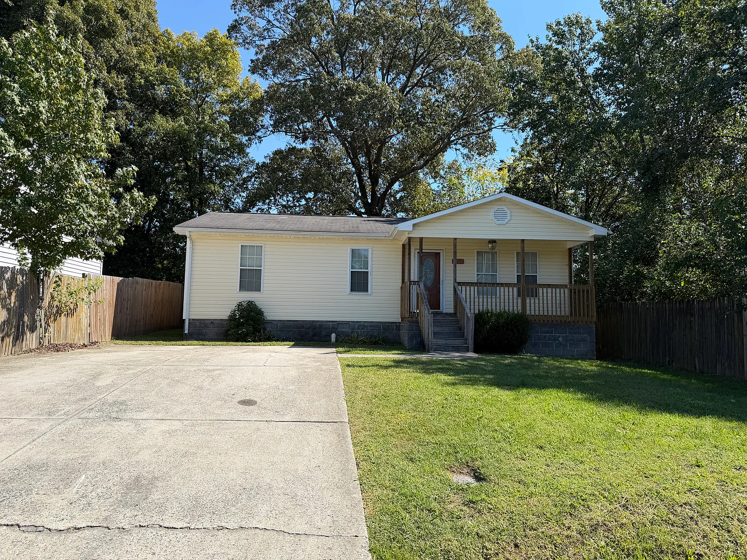 3 bed, 1100 sqft, $1,700 — Photo 1