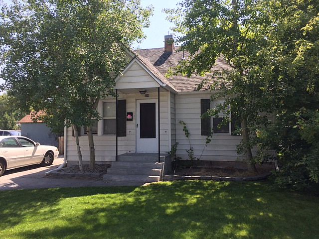 1st image of 209 W 15th St