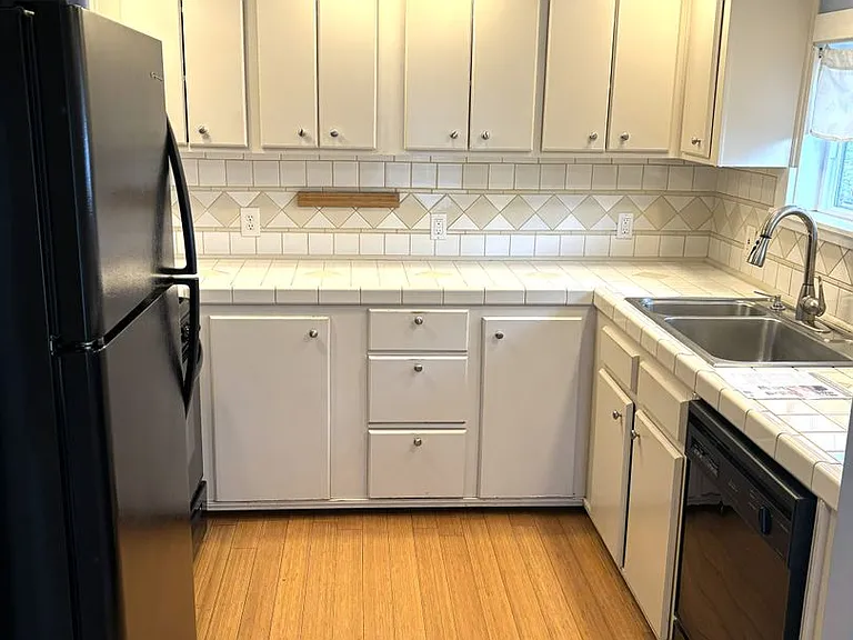 703 Barclay Hills Dr — Photo 9