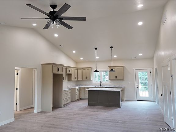 4th image of 22636 Beacon Rd