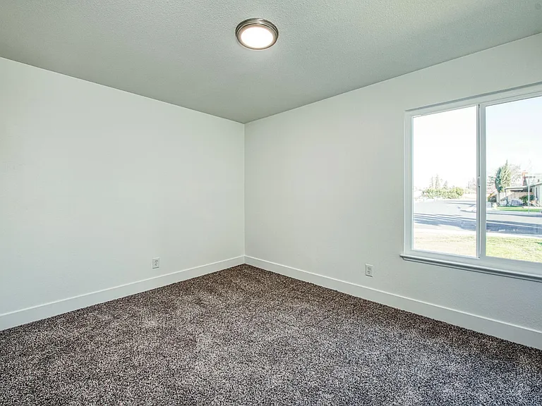 672 W Antonio Dr — Photo 17