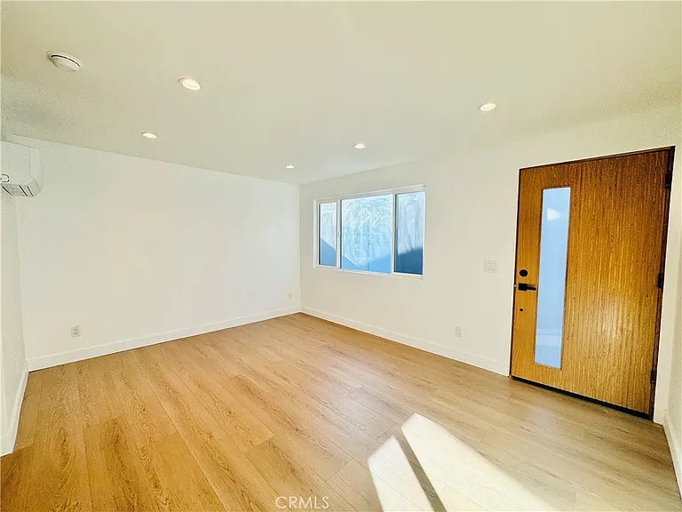 6860 Aura Ave — Photo 8