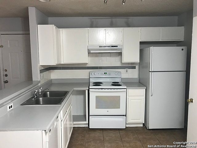 1st image of 5225 Meadow Fld