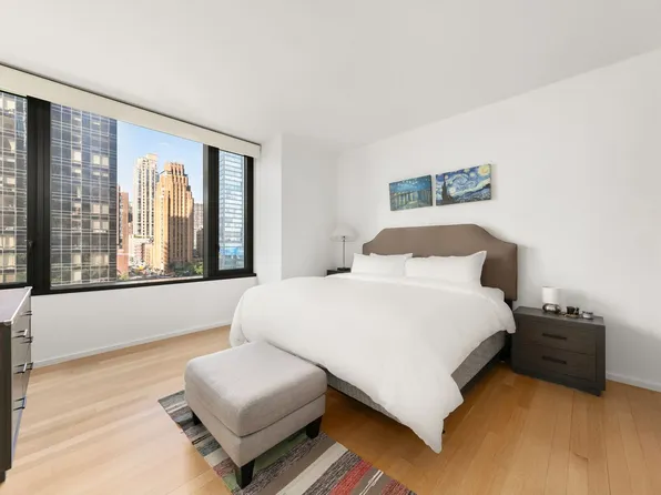 50 United Nations Plaza image 6 of 13