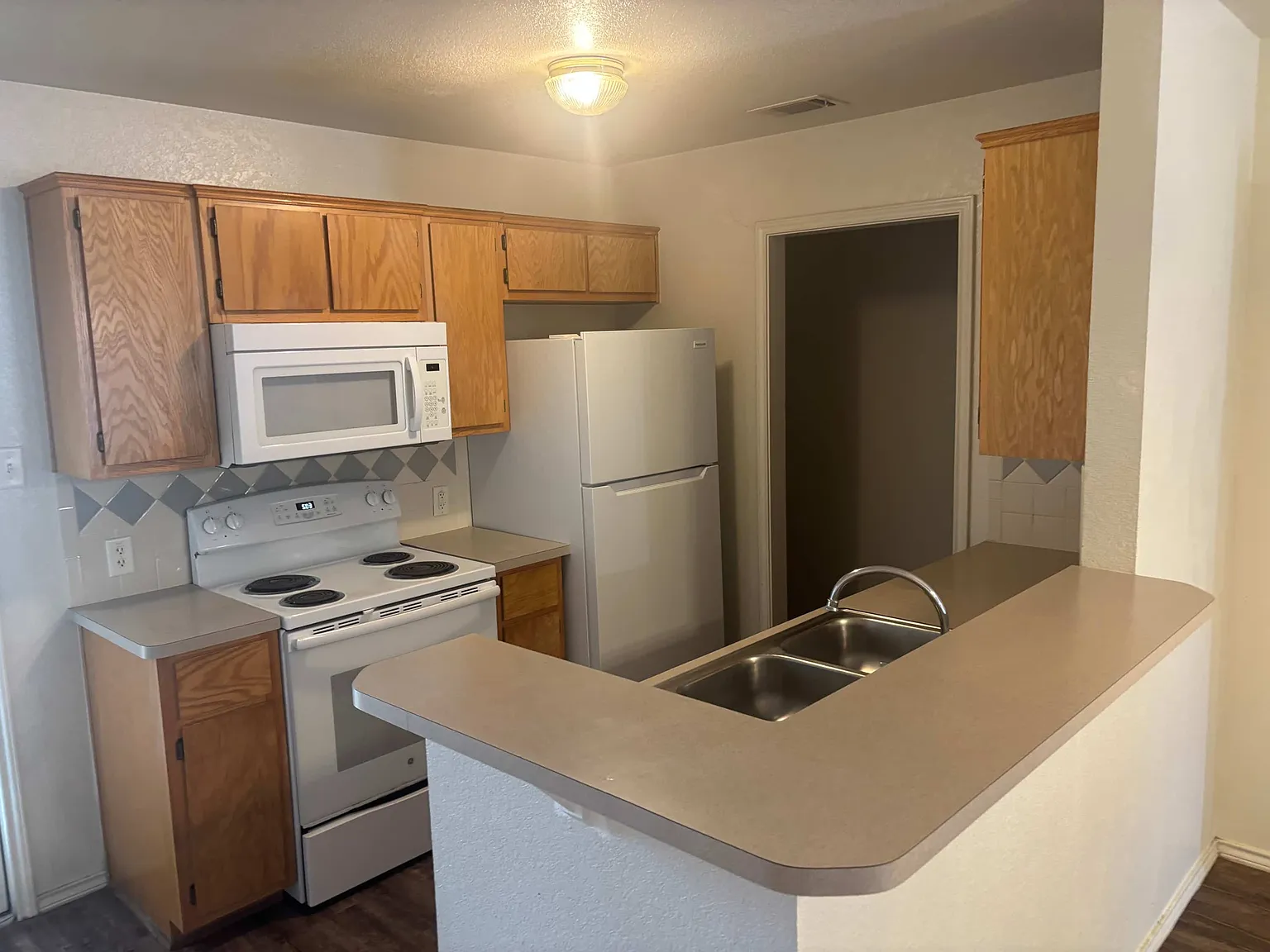 Discover Comfort & Convenience at 5703 Allstar Court Your Ideal Killeen Rental Awaits! — Photo 3