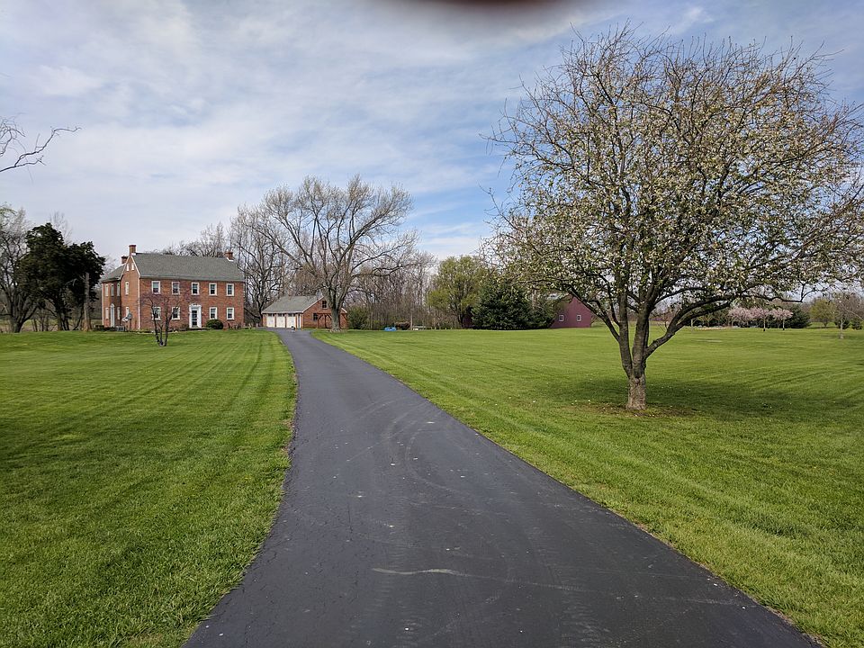 picture from end of drive