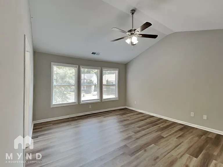 2250 Village Green Dr — Photo 12