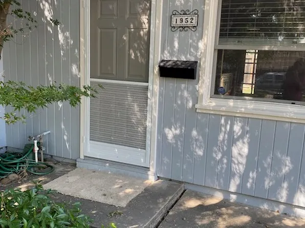 1952 Woodside Rd, Redwood City, CA 94061