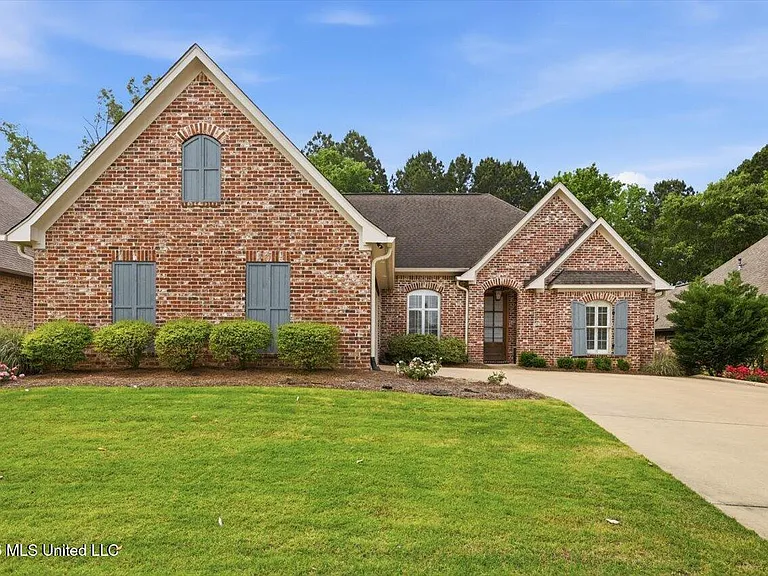 320 Oakville Cir — Photo 1
