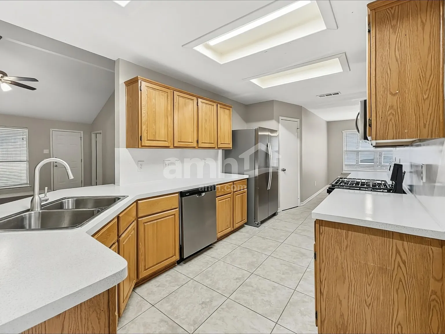 3 bed, 2.0 bath, 2006 sqft, $2,400 — Photo 3