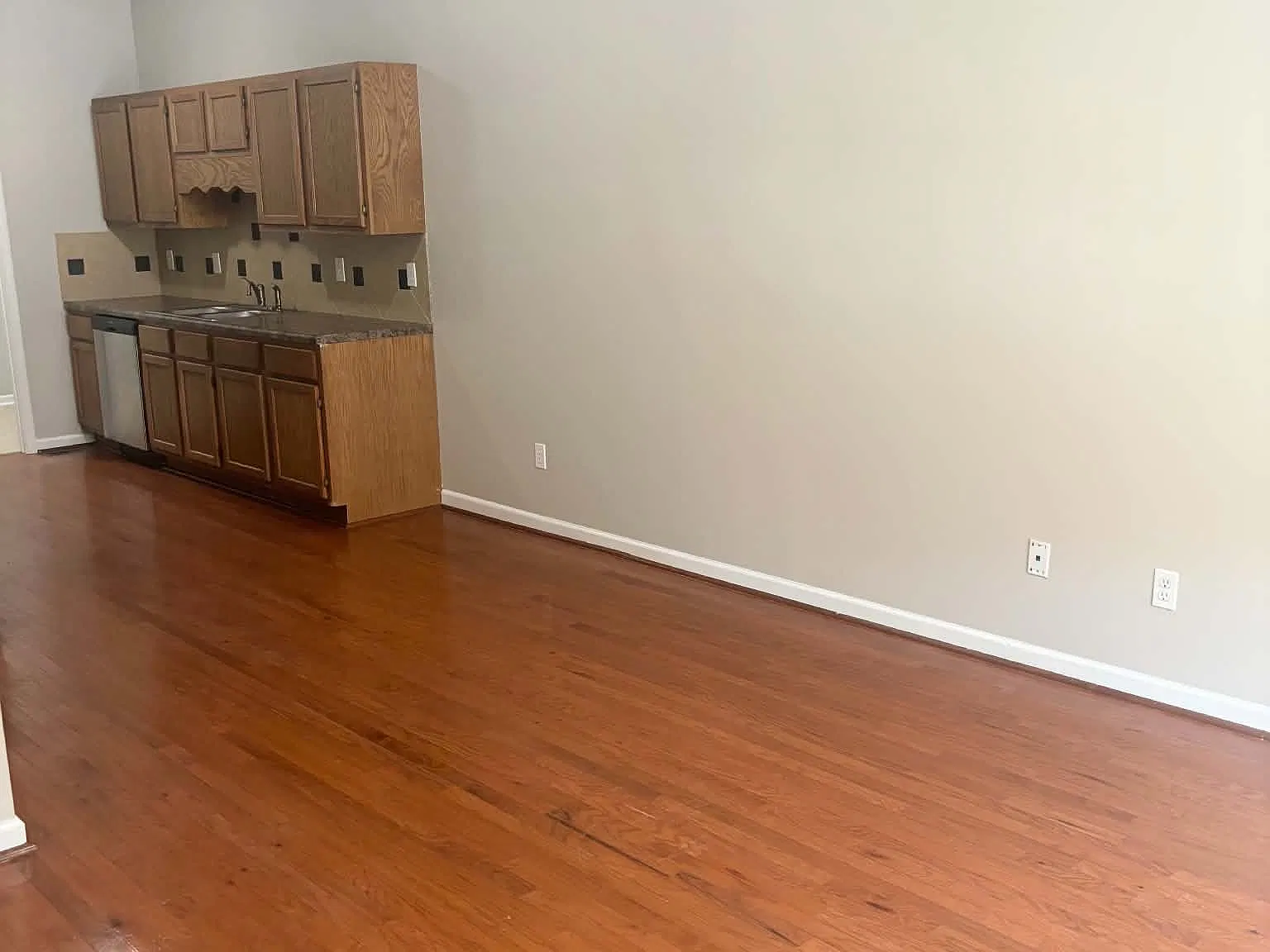 2 bed, 1100 sqft, $1,000 — Photo 2