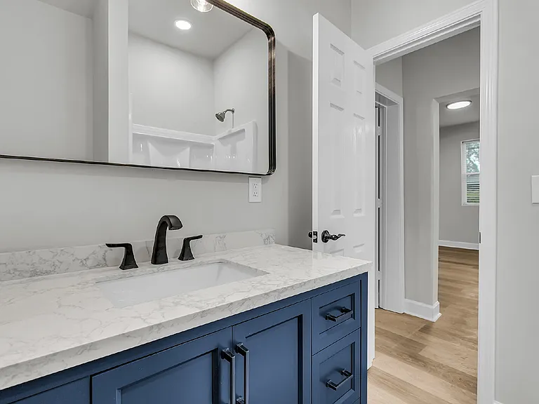828 W 48th St — Photo 22