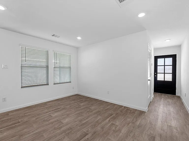 14659 New Village Dr — Photo 6