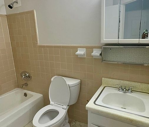 5th image of 5985 Windsor Forest Dr #4