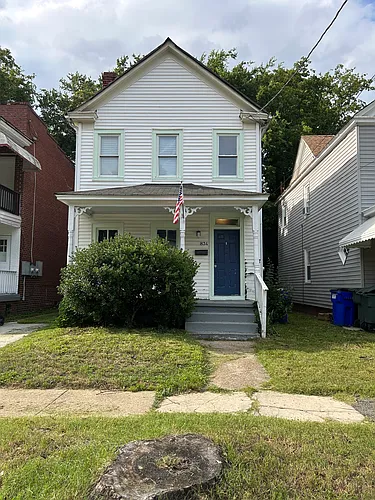 834 W 41st St Photo 1