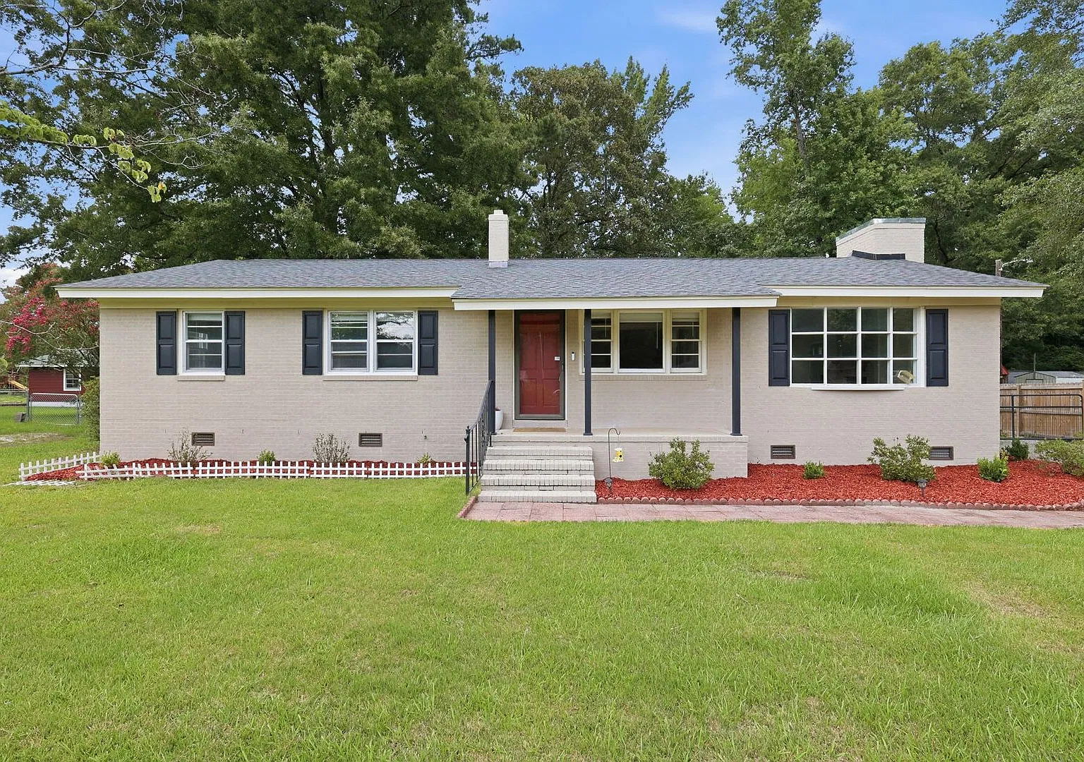 Charming 3 Bed 2 Bath Ranch in Fayetteville — Photo 1