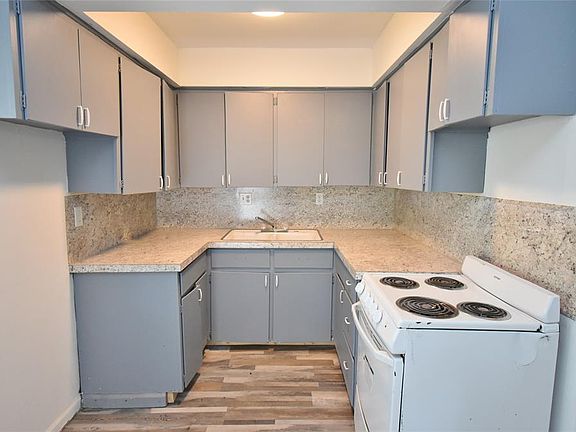 2nd image of 14123 Muscatine St Trlr 3