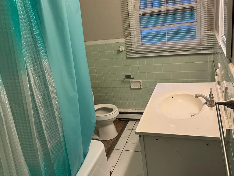 400 Lake Dr #400 — Photo 8