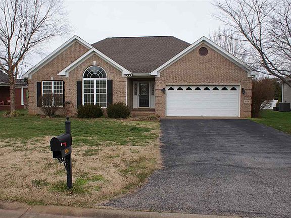 3rd image of 926 Bogey Way