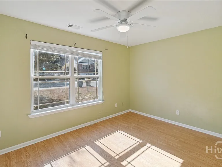 72 Lake Shore Blvd — Photo 19