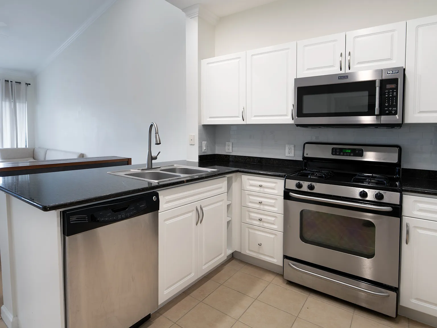 1 bed, 664 sqft, $1,925 — Photo 3