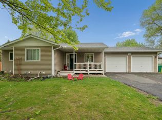 8893 Autumn Oaks Dr, Rockford, MN 55373