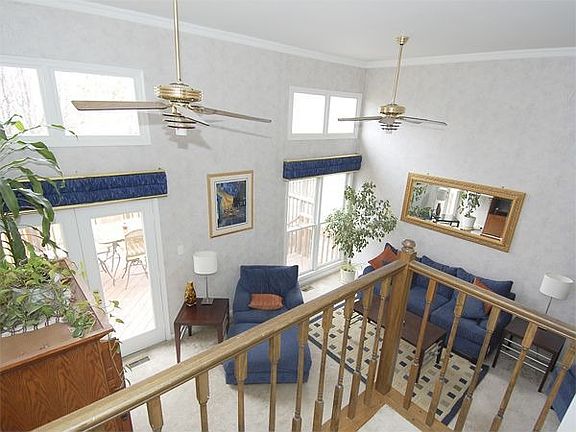 Dramatic 2-story view!