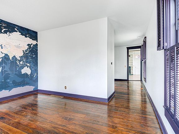 4th image of 321 N Park Ave