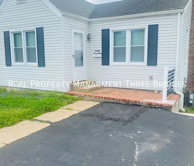 3208 Dix Ave — Photo 1