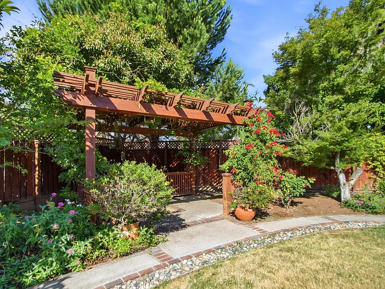 1367 Ramon Dr — Photo 22