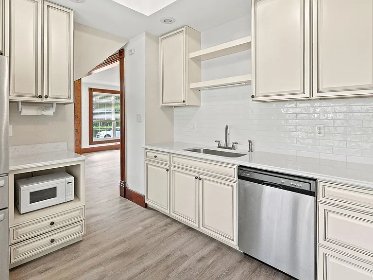 241 Coventry Pl — Photo 31