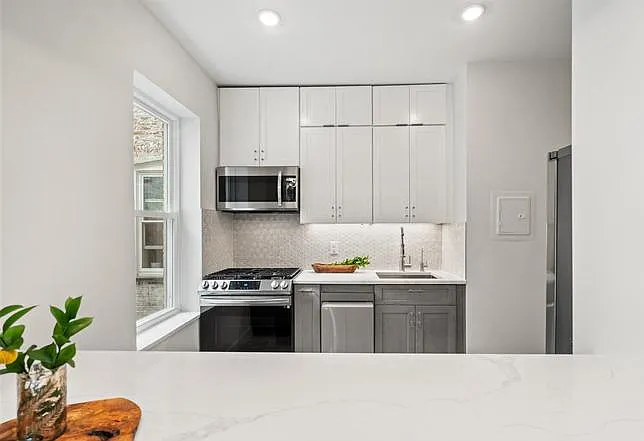 17 51st St #24 — Photo 2