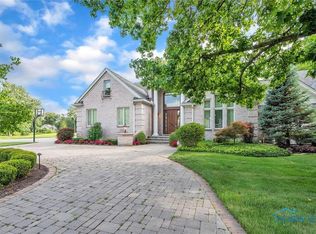 220 Treetop Pl, Holland, OH 43528