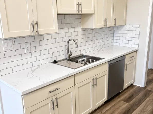 The Crestmoor Apartments, 1545 Floribunda Ave #C7ca597e0, Burlingame, CA 94010