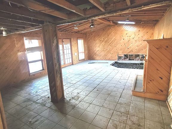 5th image of 1429 Dartmouth St