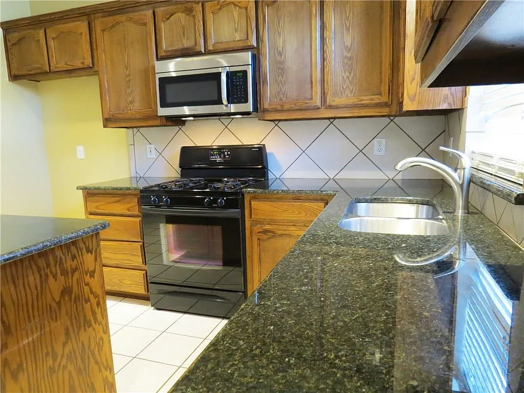 3 bed, 1516 sqft, $2,100 — Photo 4