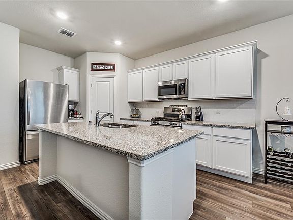 5th image of 1010 Sassafras Dr