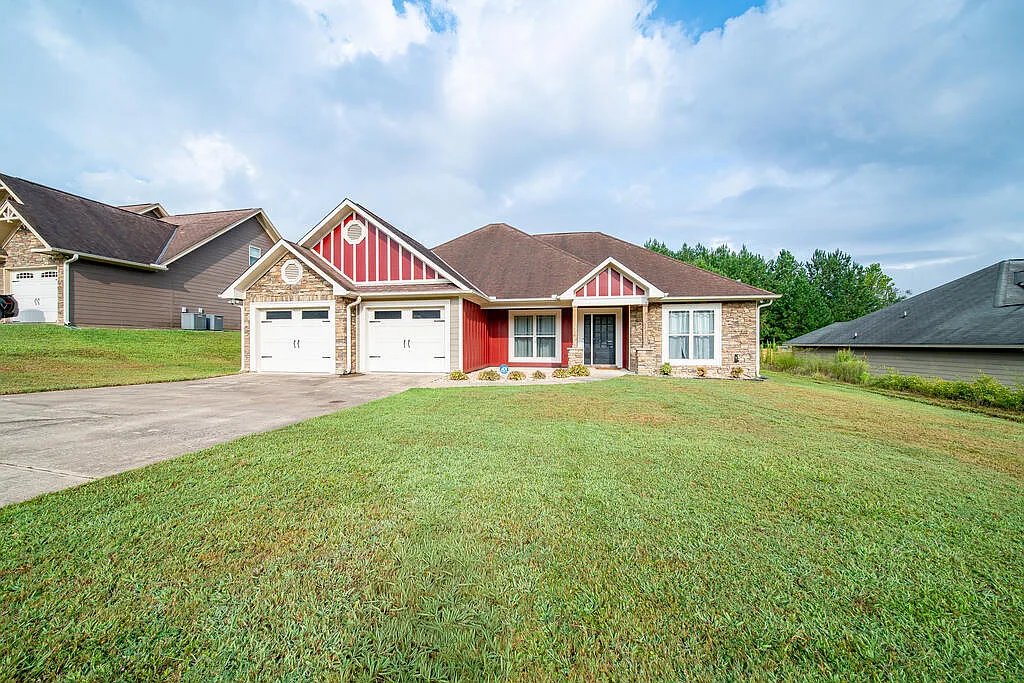 3 bed, 2.0 bath, 1694 sqft, $2,300 — Photo 1