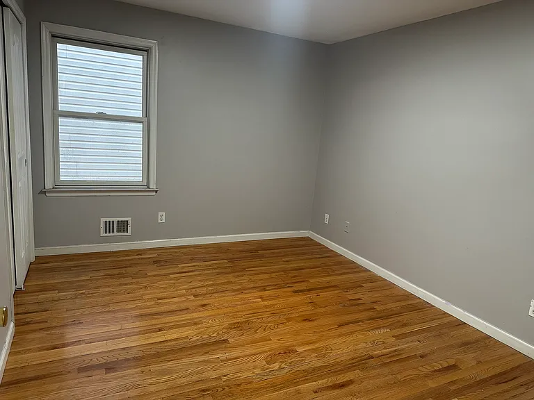 27 Mulock Pl — Photo 7