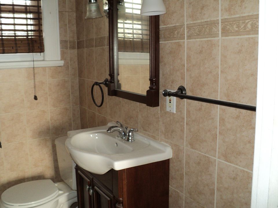 2nd image of 81 Orchard St #2nd