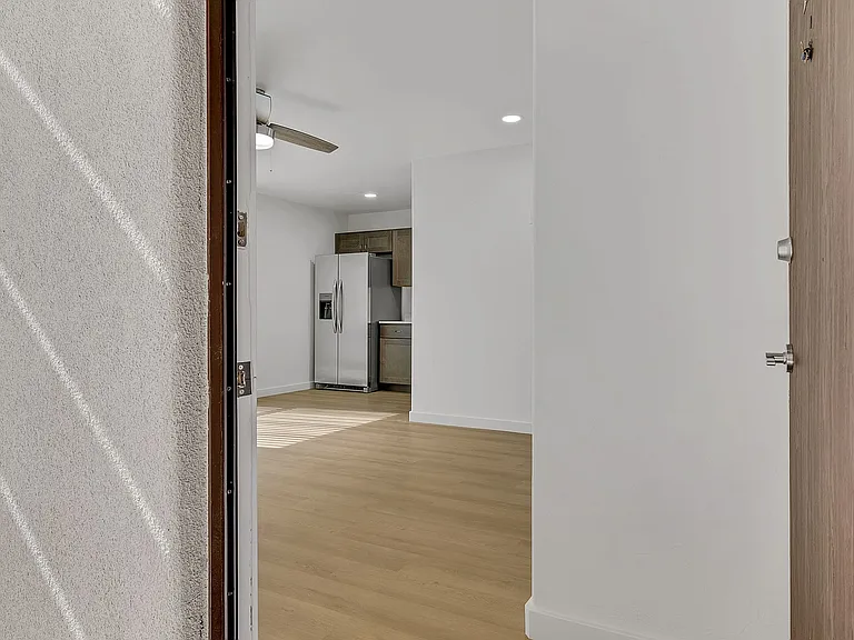 El Dorado Apartments — Photo 16
