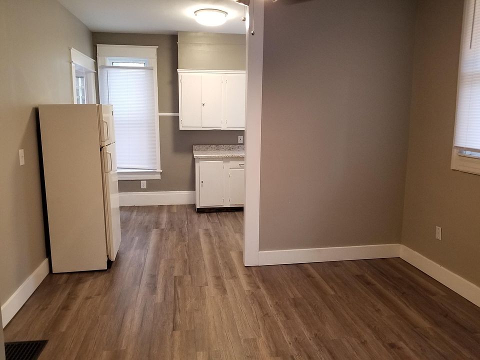 Living to kitchen