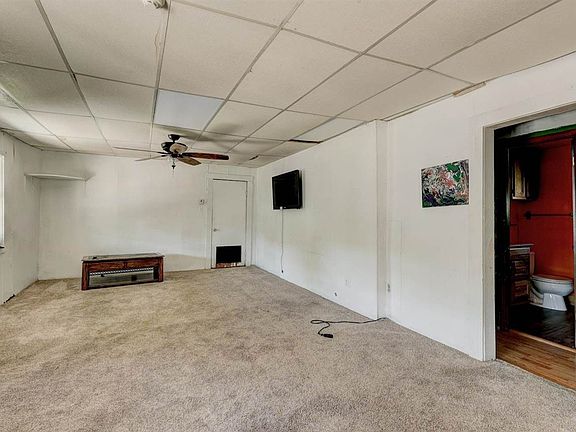 4th image of 922 S Knoblock St