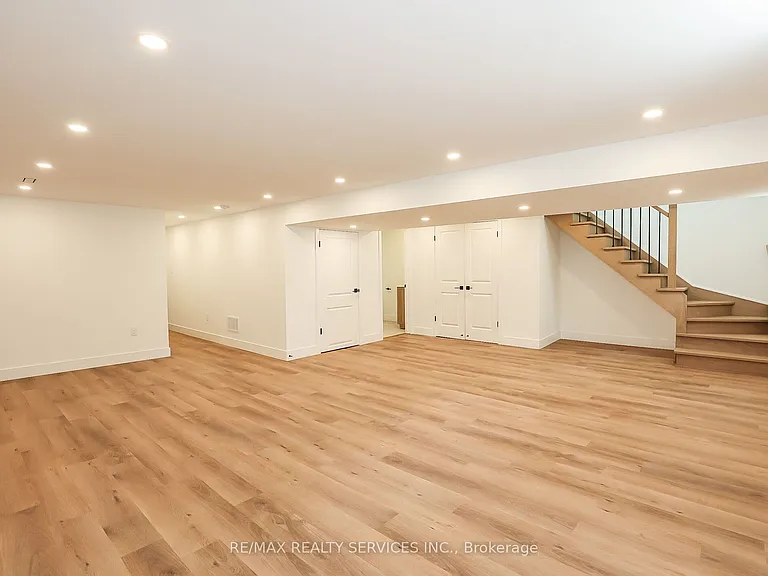6364 Sherwood Rd — Photo 10