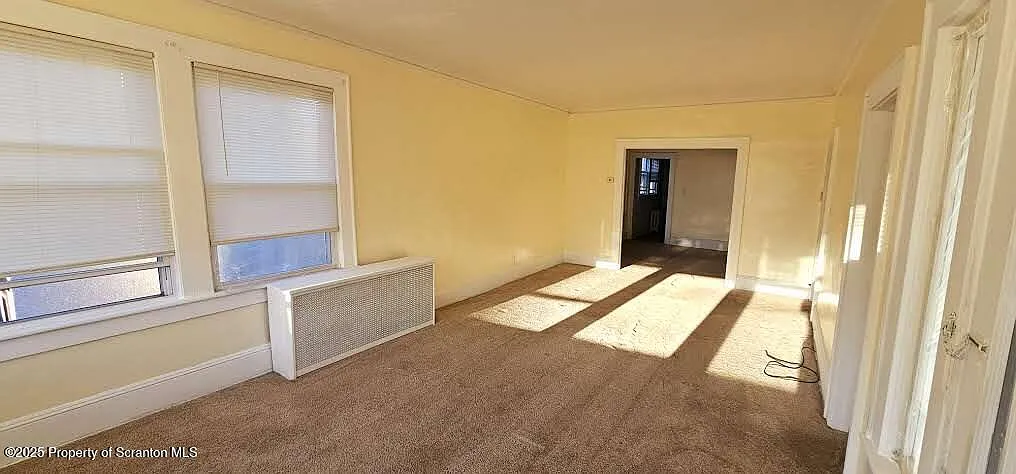 3 bed, 1.0 bath, 1246 sqft, $1,550 — Photo 2